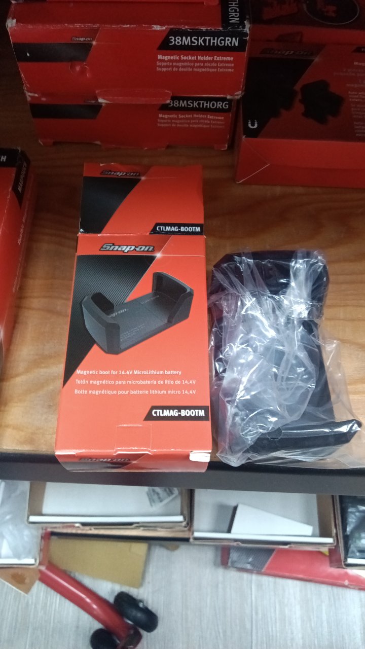MAGNET BOOT FOR 14.4 BATTERY